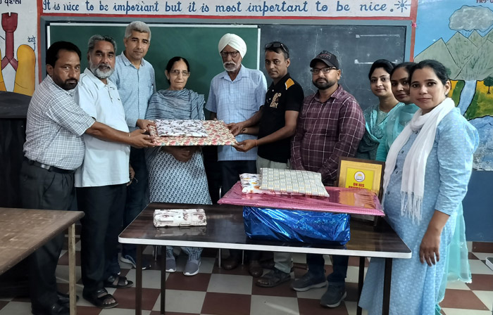 Farewell party given to Ashwani Kumar who became center head after promotion from Mubarakpur school.